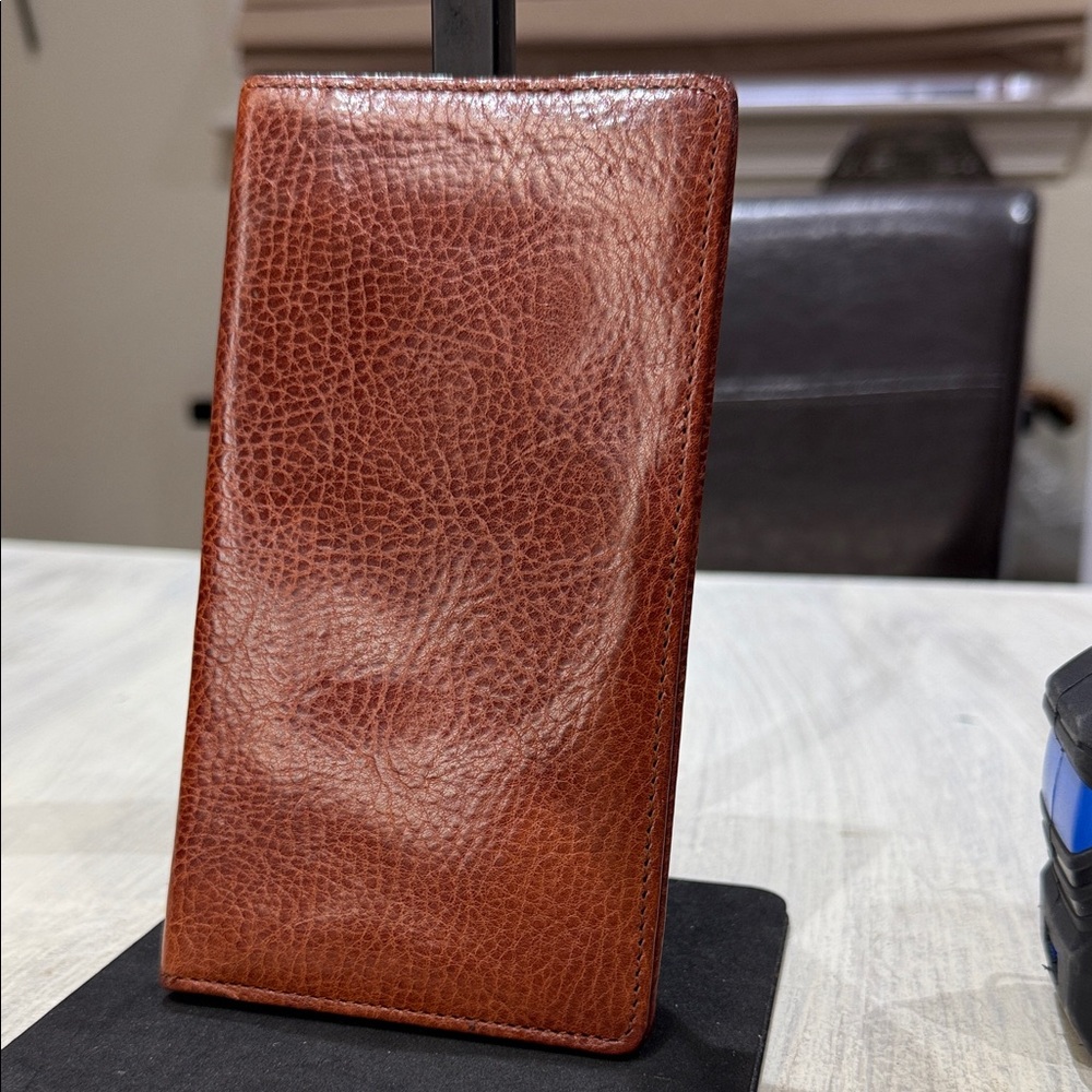 Elegant Leather Wallet in Warm Brown
